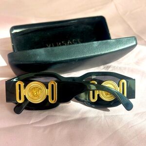 Versace Medusa Sunglasses Sunnies Black with case Authentic!